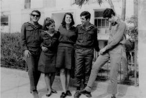 Galei Tzahal, from right to left – Eyal Meged, Dudu Barak, Lea Koren Olsher, Sarah Doron, Yossi Ronen, 1968.