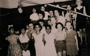 “The Voice of Israel for youth” – The Children’s show (“Pinat Hayeled”), 1956-59. From right to left – teacher Naomi Zur, Pianist Elisheva Yunovich, narrator Esther Sofer, Upper row, second from the right-  Dudu Barak.