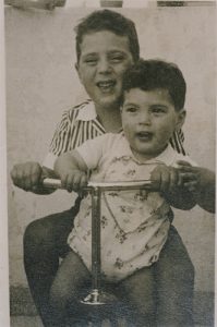 עם אחי כתרי